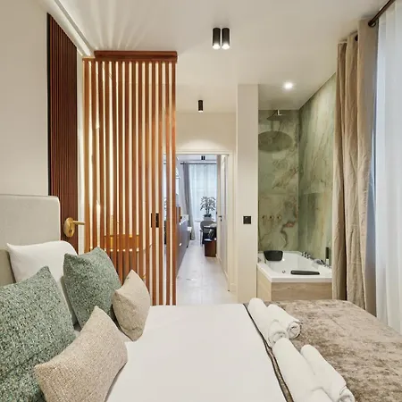 Lavie Maison - Eiffel Balnéo Hotel Parigi
